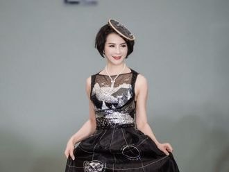 MC Thanh Mai diện váy gắn 20.000 viên đá quý làm vedette