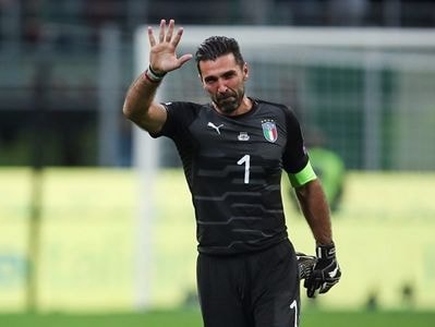 Buffon khóc khi thông báo chia tay tuyển Italy