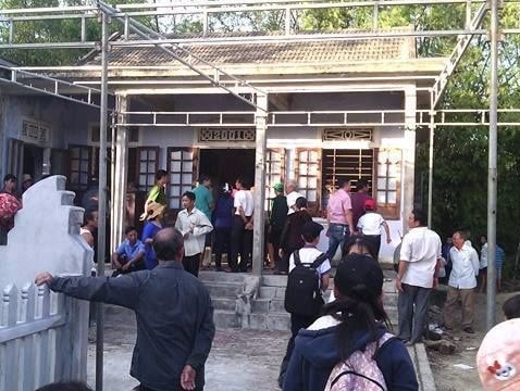 Cùng quẫn, người đàn ông tưới xăng lên mình tự thiêu