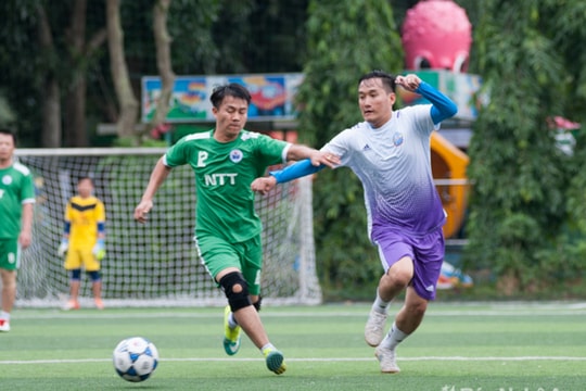 Trường THPT Nguyễn Trường Tộ vô địch giải bóng đá giáo viên TP. Vinh