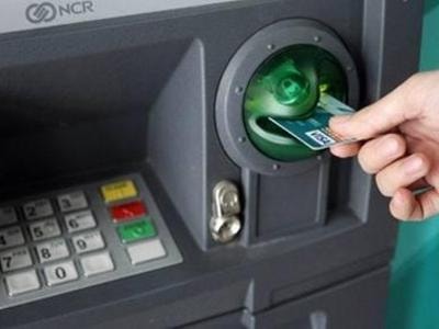 Chủ thẻ ATM Vietcombank bị mất tiền lúc nửa đêm