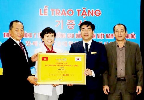 Trường Cao đẳng KTCN Việt - Hàn tiếp nhận tài trợ hơn 220 triệu đồng trang thiết bị y tế