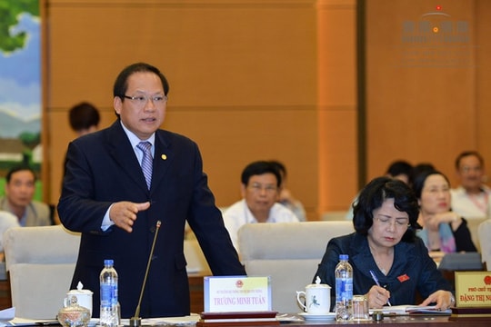 10 tháng, 10 nhà báo bị tước thẻ