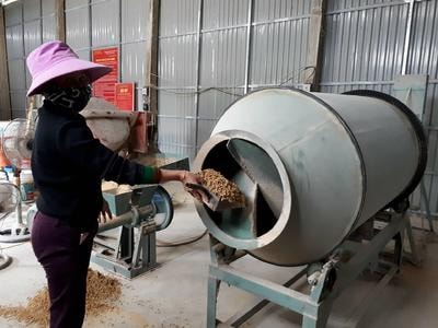 Nhà nông Con Cuông tự dựng xưởng sản xuất thức ăn chăn nuôi