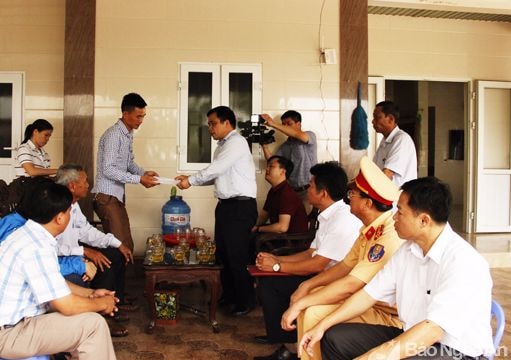 Phó Chủ tịch UBND tỉnh thăm hỏi, hỗ trợ gia đình nạn nhân tai nạn giao thông