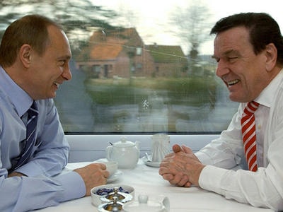 Cựu Thủ tướng Đức Schroeder khen ngợi Putin và phản đối trừng phạt Nga