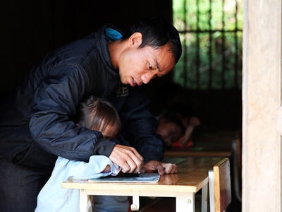 Ở trường tiểu học 40 năm chưa hề có giáo viên nữ