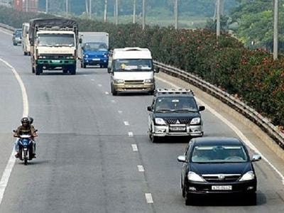 Từ 1/1/2018, ô tô con loại trên 7 chỗ đến 9 chỗ phải dán nhãn năng lượng