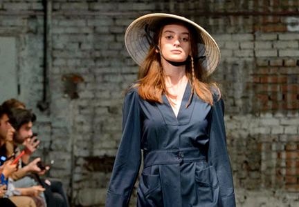 Xem 'dân Tây' đội nón lá của ta