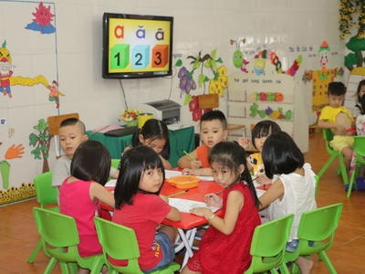 Các trường mầm non trả lại tiền học phí thu vượt quy định