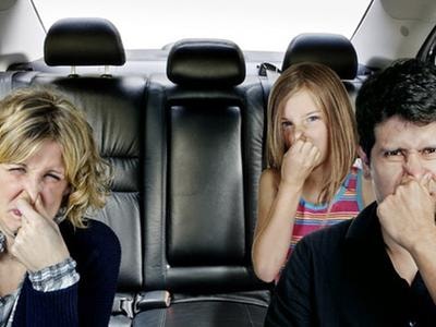 Mẹo 'đánh bay' mùi xăng trên ôtô