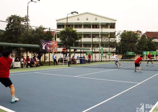 Giải Quần vợt Trường Đại học Vinh tặng 155 triệu đồng cho sinh viên nghèo
