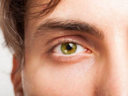 Người đàn ông bị xuất huyết mắt do cố hoãn thời gian 'lên đỉnh'