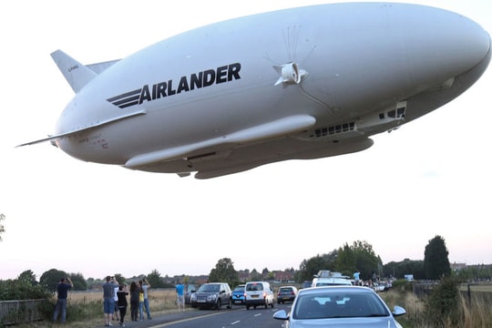 Máy bay lớn nhất thế giới bị rơi ở Anh