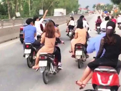 Phạt 6 triệu đồng nhóm thanh niên rước dâu không đội mũ bảo hiểm