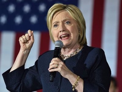 Clinton đáp trả khi bị Trump gọi là 'kẻ thua cuộc thảm hại'