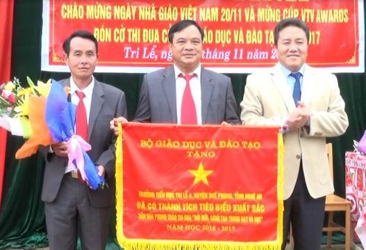 Ngôi trường 'độc nhất vô nhị' đón nhận Cờ thi đua của Bộ Giáo dục