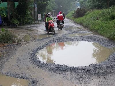 Đường nát tươm, dân 'năm Nam' mỏi mòn chờ nâng cấp