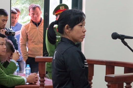 Người phụ nữ ôm bình gas, cố thủ trong nhà dọa tự thiêu