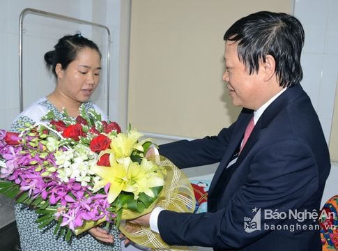 Bộ Y tế chúc mừng Bệnh viện HNĐK Nghệ An thực hiện thành công thụ tinh ống nghiệm