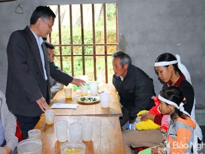 Ngân hàng Nhà nước hỗ trợ các gia đình bị thiệt hại do mưa bão ở Nghệ An 200 triệu đồng