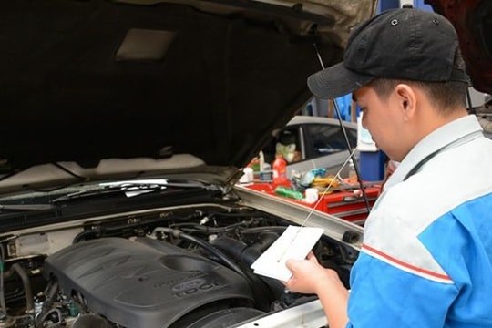 Những bộ phận trên ô tô lái xe nên kiểm tra thường xuyên