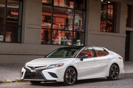 Toyota ra mắt Camry 2018 rẻ khó tin: Giá gốc 476 triệu