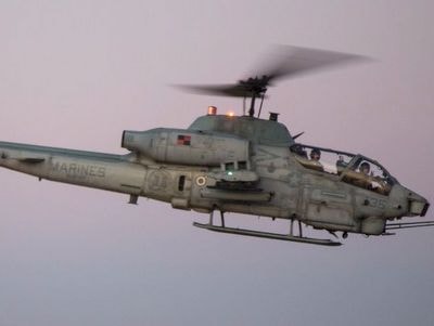 Lính Mỹ lái trực thăng tấn công đi lấy điện thoại bỏ quên