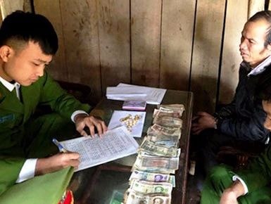 Đột nhập phòng tân hôn trộm quà cưới