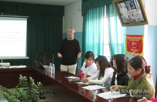 Giáo sư người Pháp tập huấn chuyên môn cho nhân viên Bệnh viện Thành An Sài Gòn