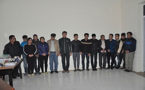 Hàng chục cảnh sát vây bắt sới bạc, bắt giữ 18 đối tượng