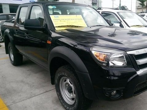 Ô tô giảm tiếp 200 triệu, có nơi giá nào cũng bán