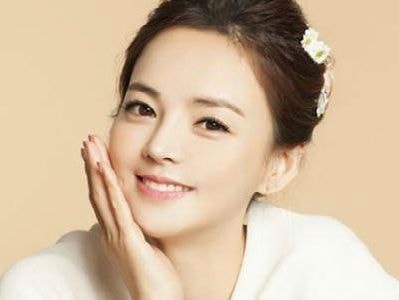 Uống nước thời điểm nào để da mịn màng, trắng sáng?