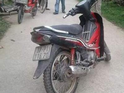 'Cẩu tặc' chém người, cướp xe máy tẩu thoát