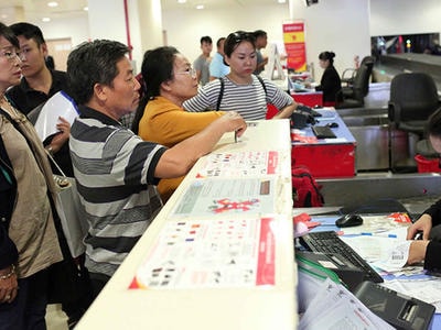 Thẻ đảng viên, thẻ nhà báo vẫn được dùng để lên máy bay