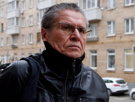 Cựu bộ trưởng Nga khai: 'Tưởng túi tiền 2 triệu USD là chai rượu quý'