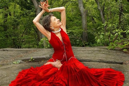 HLV yoga 98 tuổi khỏe đẹp bất chấp tuổi tác