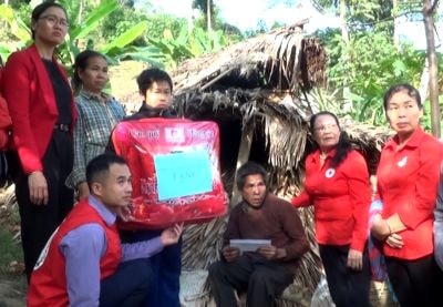 Hơn 200 áo ấm đến bà con vùng biên