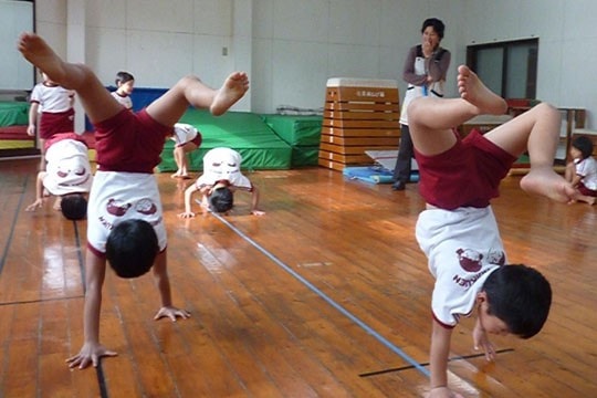 Điều gì xảy ra bên trong lớp mẫu giáo Nhật Bản?