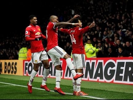 Man Utd thắng nhờ cú đúp của Young và siêu phẩm của Lingard