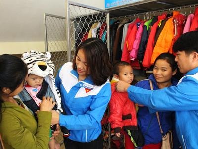 Mô hình tủ quần áo miễn phí cho bệnh nhân nghèo ở Quỳ Châu