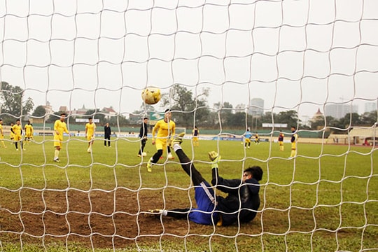 HLV Nguyễn Đức Thắng: 'Chúng tôi đã quên trận chung kết lượt đi'