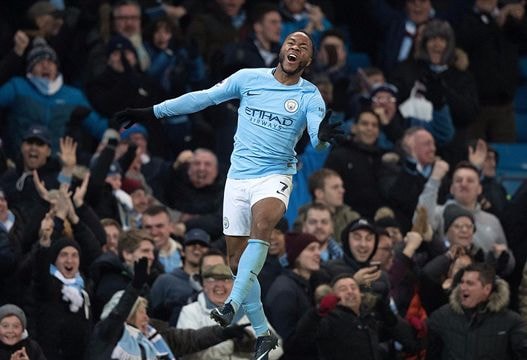 Sterling tỏa sáng phút bù giờ thứ 6, Man City vững ngôi đầu