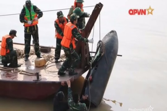 Truy nguồn gốc quả bom dưới chân cầu Long Biên