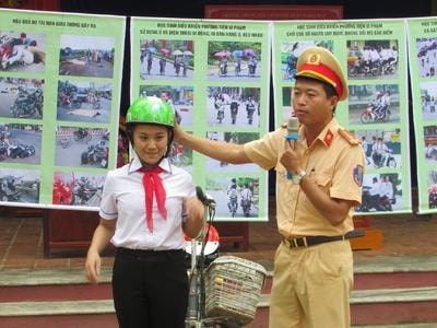 Tuyên truyền phòng chống pháo nổ và ATGT cho học sinh