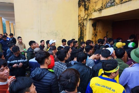 Cổ động viên SLNA trẩy hội sân Vinh trước chung kết cúp Quốc gia