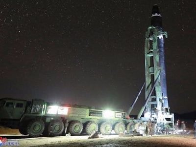 Tên lửa Hwasong-15 của Triều Tiên có thể sử dụng nhiên liệu rắn