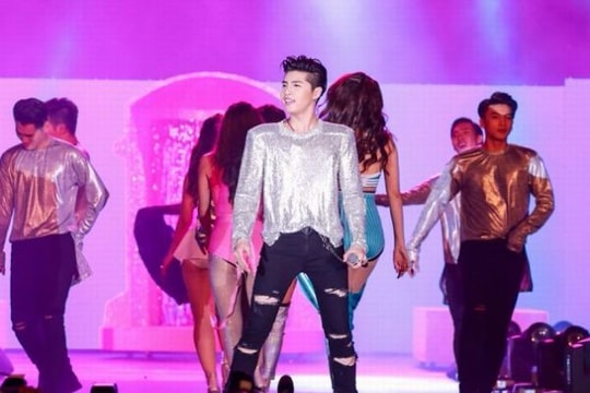 Hàng vạn khán giả thăng hoa trong đêm nhạc của Noo Phước Thịnh