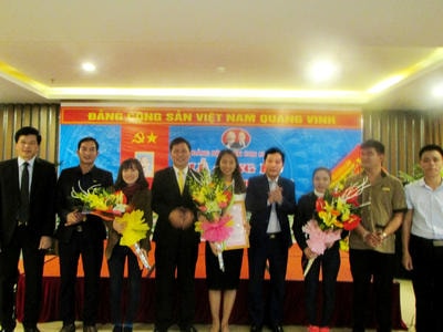 Trao quyết định thành lập Chi bộ Khách Sạn Mường Thanh Con Cuông