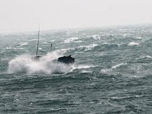 Miền Trung mưa lớn kéo dài trong 3 ngày, biển động mạnh